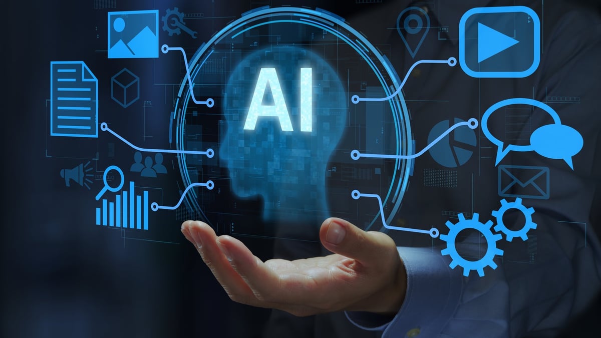 Profesional trabajando con herramientas de inteligencia artificial